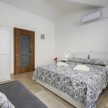 Awesome In Nova Vas With Kitchen Holiday home *
