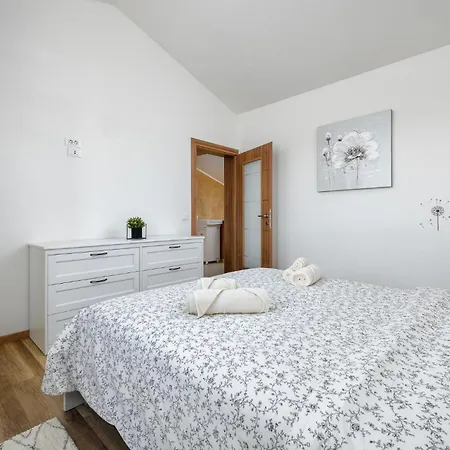 Awesome In Nova Vas With Kitchen Holiday home