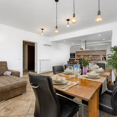Awesome In Nova Vas With Kitchen Holiday home *